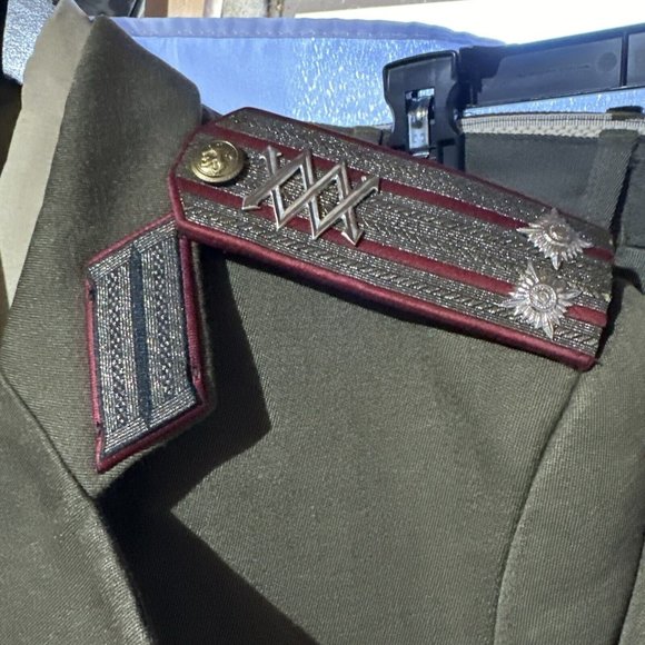 VTG Bulgarian Army LT Colonel Dress Uniform - Picture 4 of 10